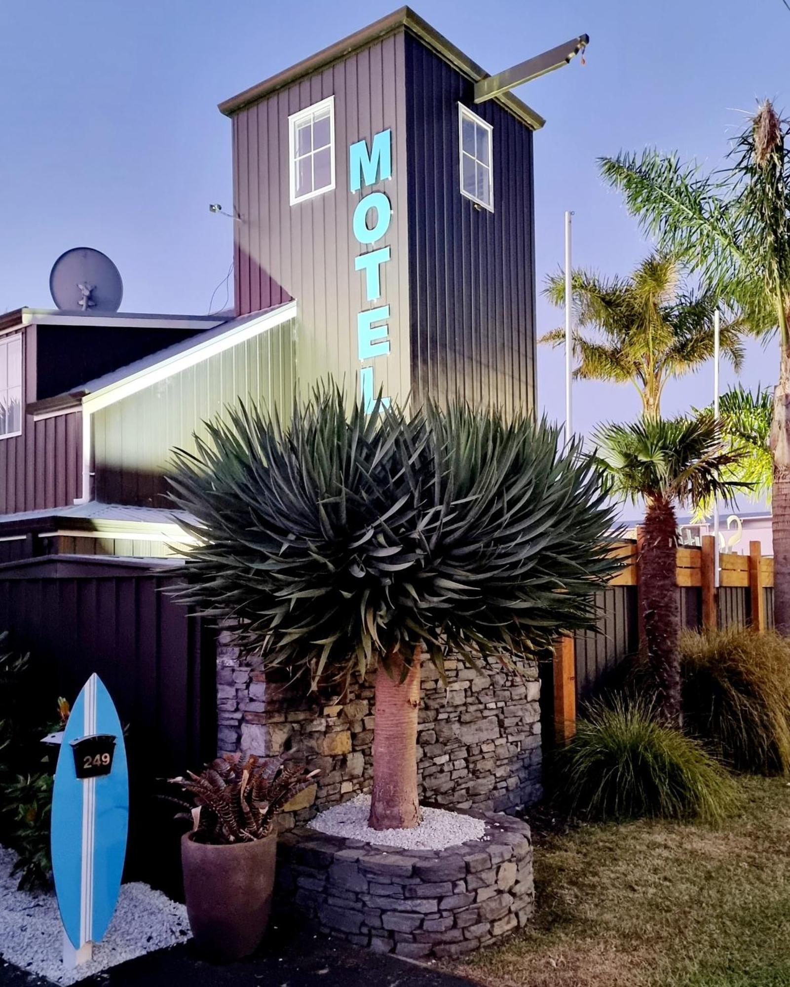 Southpacific Motel Уангамата Екстериор снимка