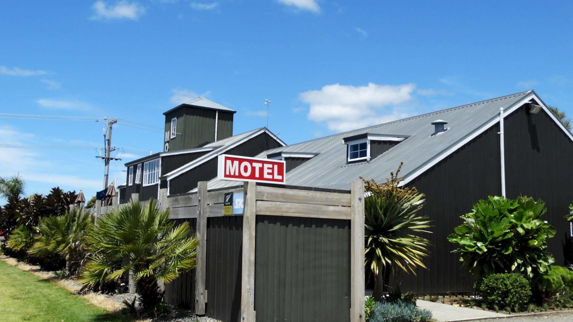 Southpacific Motel Уангамата Екстериор снимка