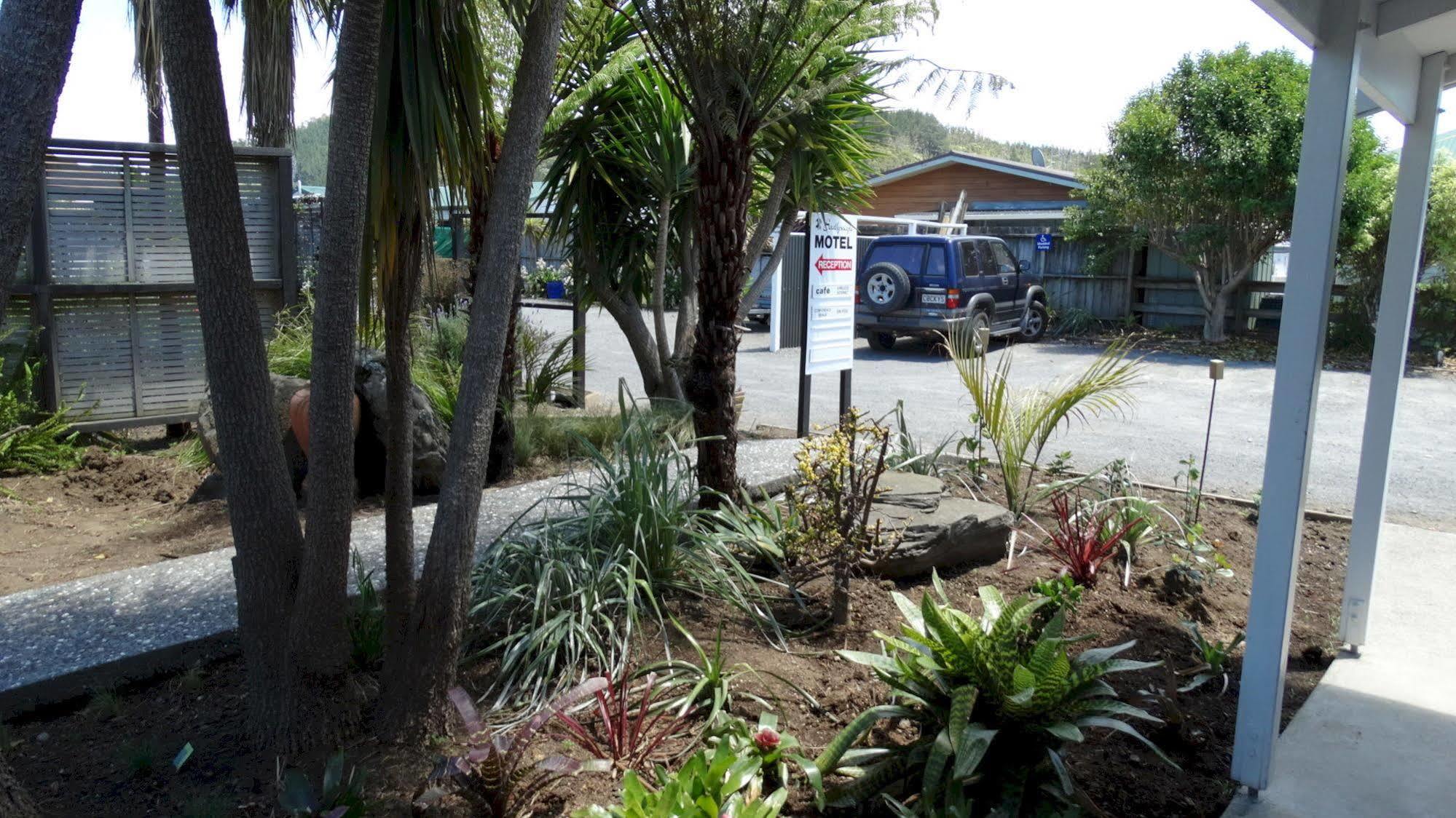 Southpacific Motel Уангамата Екстериор снимка