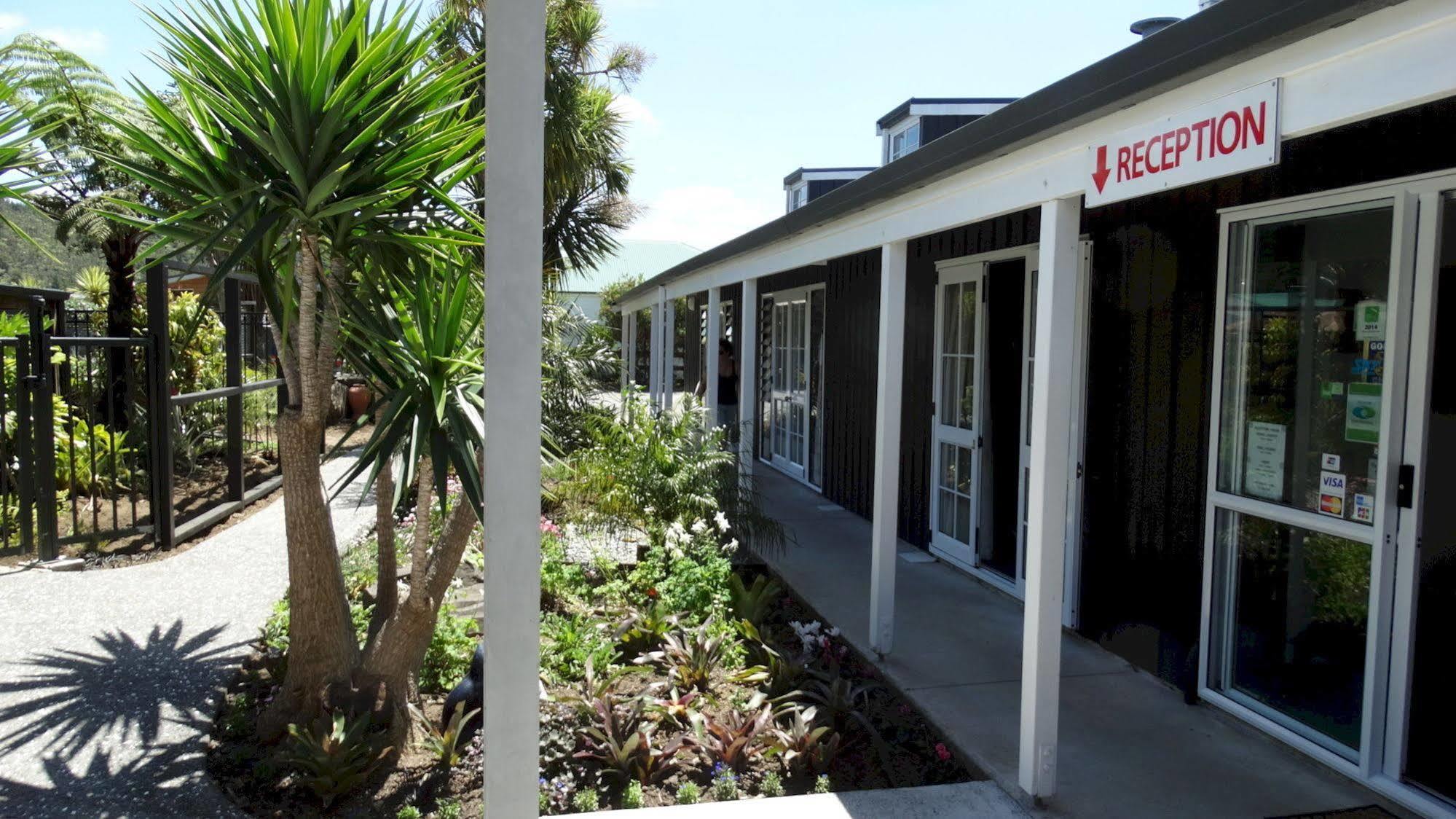 Southpacific Motel Уангамата Екстериор снимка